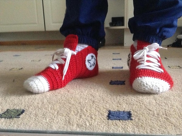 9. У вас есть хотя бы одни носки или варежки, связанные бабушкой. Притом их дизайн может быть весьма причудливым