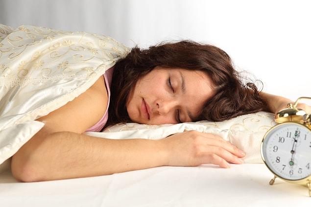Genellikle yüzüstü yatarak uyuyorsanız sizin için en iyisi yumuşak yastıklar olabilir.