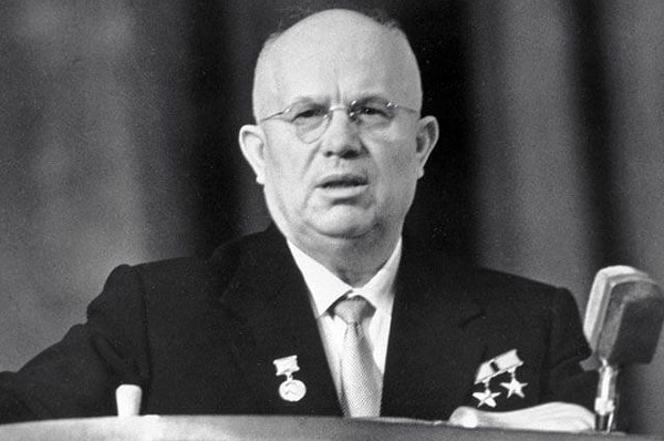 8. Чем стучал Никита Сергеевич Хрущёв по трибуне Генеральной ассамблеи ООН?