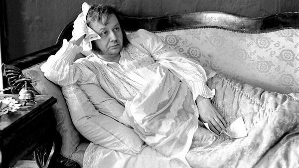 9. Какую одежду так сильно любил Илья Ильич Обломов?