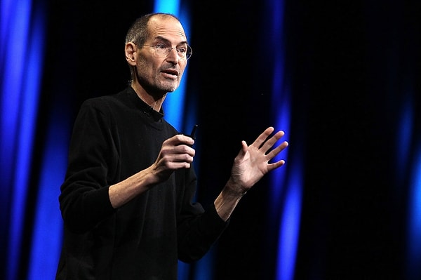 10. Стив Джобс был вегетарианцем. Одной из причин отказа от мяса стала вера в то, что человек, не употребляющий такую пищу, не пахнет