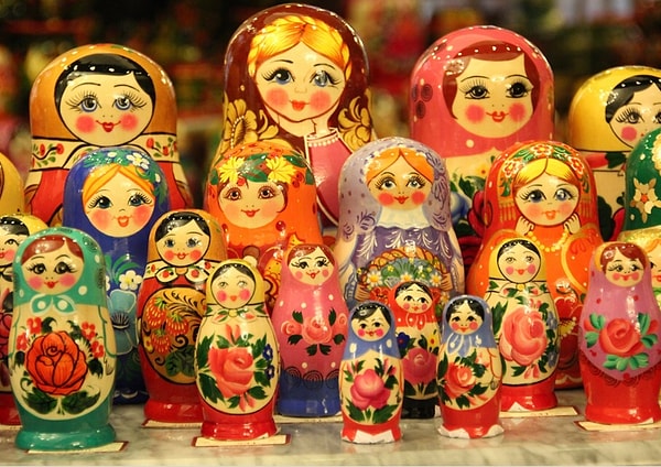 4. В каком веке придумали самую известную русскую игрушку - матрешку?