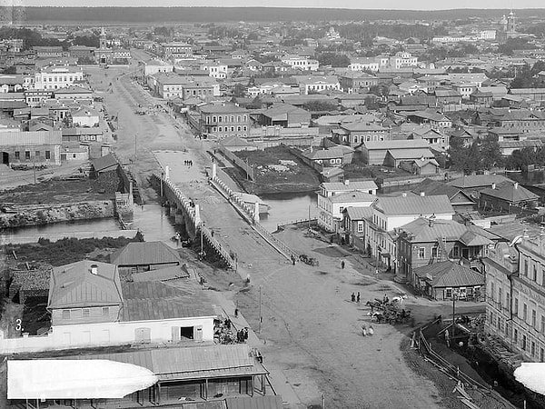 8. А какой город в то время носил название Свердловск?