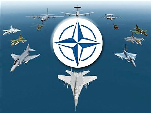 1952: Türkiye, Kuzey Atlantik Antlaşması Teşkilatı'nın (NATO) bir üyesi oldu.
