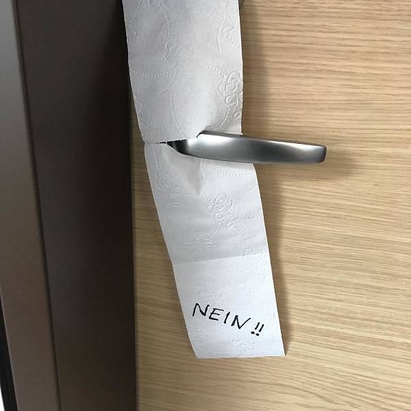 5. Когда в номере не оказалось знака "Не беспокоить", но по природе ты изобретательный человек.