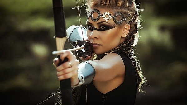 1. Племя женщин-воительниц в греческой мифологии называется...