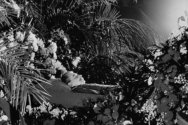 8. К тому моменту, как умер Сталин, сколько граждан СССР находилось в заключении и изоляции в лагерях, колониях, тюрьмах и спецпоселениях?