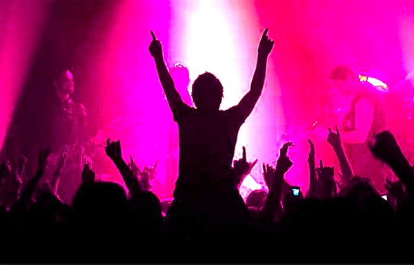 6. Какая рок-группа названа в честь дихлордифенилтрихлорметилметана?