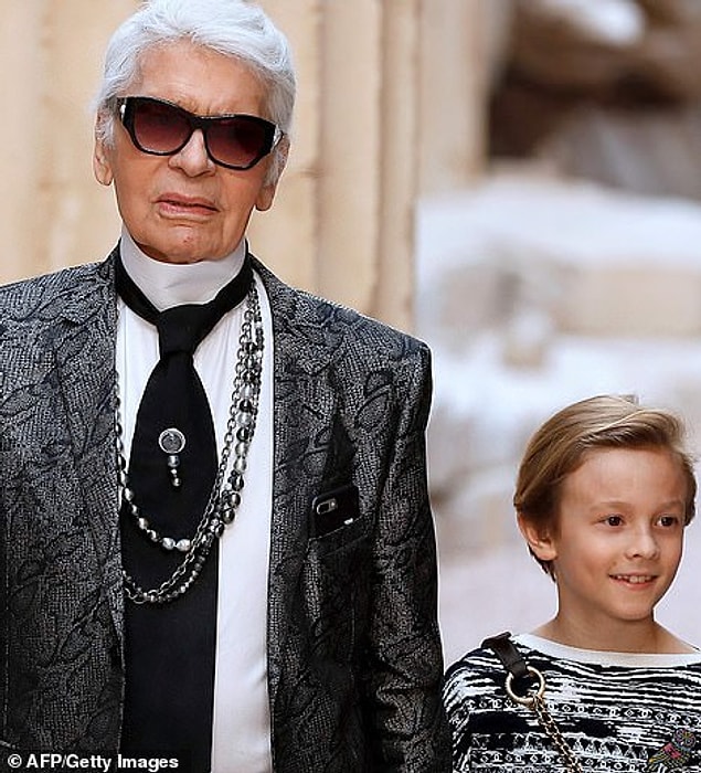 Choupette'nin yanı sıra bir diğer varisi ise Karl'ın vaftiz oğlu Hudson.