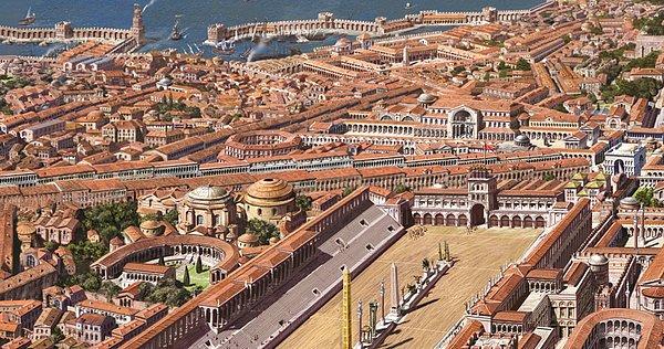 Konstantin'in başkenti Konstantinopolis'e taşıması hem şehrin hem de Doğu Roma İmparatorluğu'nun önemini artırdı.