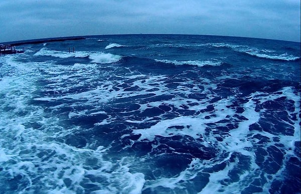 7. В одно из морей, которое является частью Мирового океана, не впадает ни одной реки. Как оно называется?