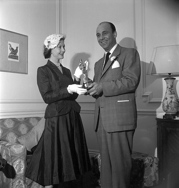 19. 1952 год. Вивьен Ли получила 2 награду за роль в фильме "Трамвай "Желание"