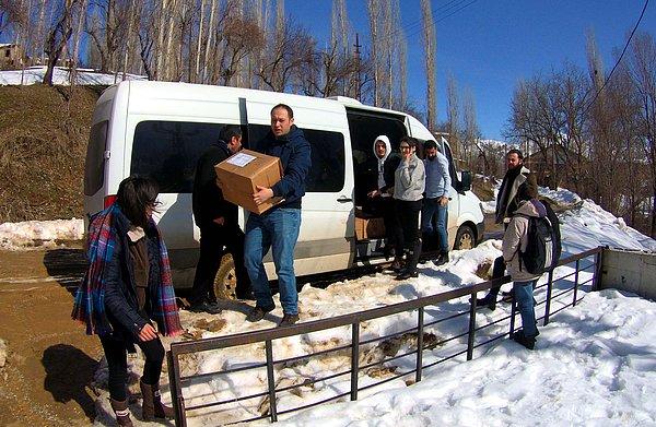 Kampanya ile öğrenciler, Küllüce, Yalnızçamlar, Budaklı ve Süttaşı köylerindeki öğrencilere hediyeler dağıttı.