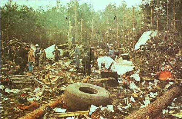 1974: Türk Hava Yolları'nın DC-10 tipi 'Ankara' yolcu uçağı, Paris'te Orly Havalimanı yakınlarında düştü.
