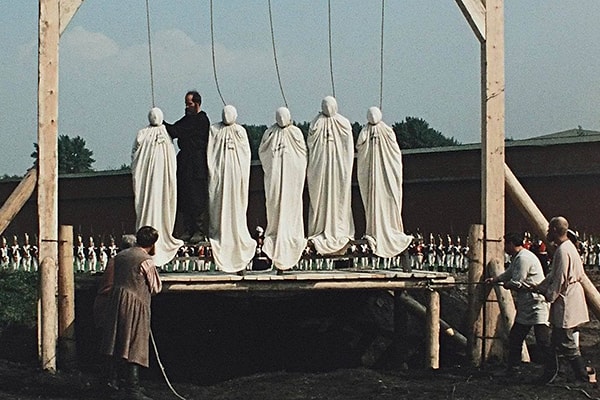 7. Кто из этих декабристов был повешен?