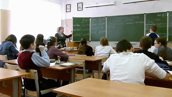 10. В каком слове выделенная буква обозначает ударный гласный звук?