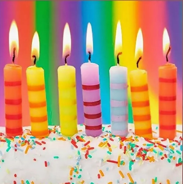 7. Горели 7 свечей. Две из них потухли. Сколько свечей осталось?