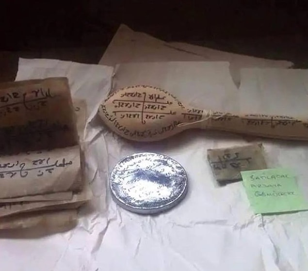 Bu da eşlerin aralarındaki bağı kuvvetlendirdiği söylenen kaşık büyüsü.