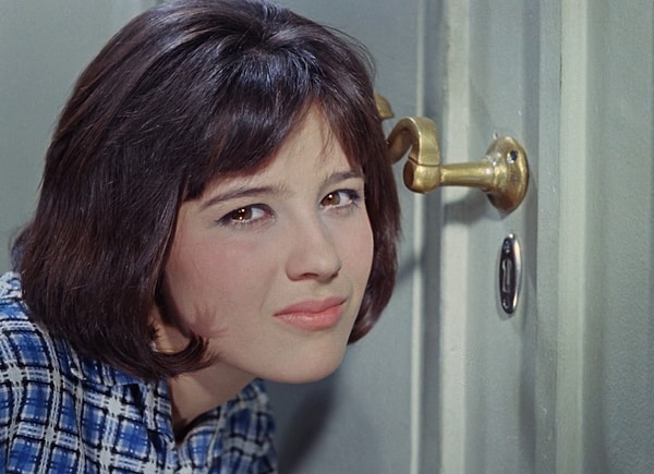 7. А имя этой спортсменки, комсомолки и просто красавицы из "Кавказской пленницы"?