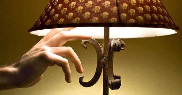 12. Насколько сильно вас злят люди, которые, заходят в комнату, где вы находитесь, включают свет, а затем, уходя, не выключают его?