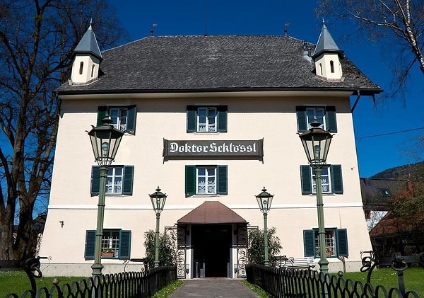 9. Год постройки отеля - 1116. В это невозможно поверить, правда? А находится он в городе...