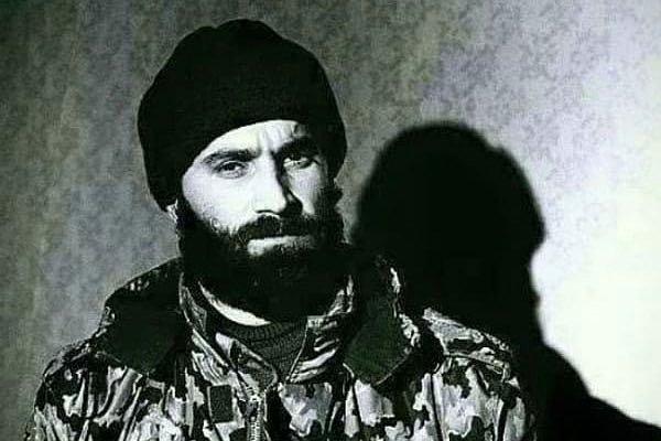 55. Kadirov’un ölümünün ardından Çeçenistan’da büyük bir kaos yaşandı, Kadirov saflarına katılan çoğu Çeçen Şamil Basayev’in tekrar geleceğinden korkuyordu. Zira Basayev’in acımasızlığını en iyi bilenler onlardı.