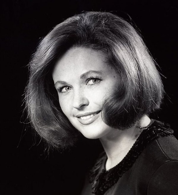 9. Знакома эта девушка?