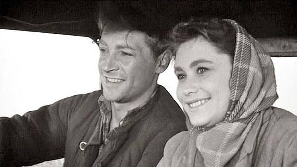 4. Кто исполнил роль Матвея в фильме «Дело было в Пенькове»?