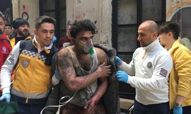 Vücutlarının çeşitli yerlerinde yanıklar oluşan yaralılar, sağlık ekiplerinin ilk müdahalesinin ardından ambulansla hastaneye kaldırıldı.
