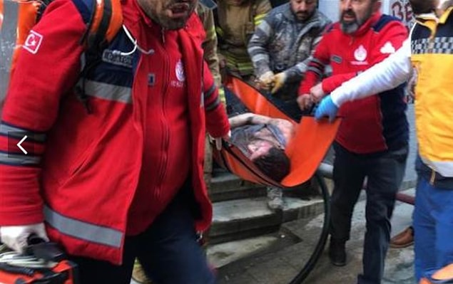 Yangın nedeniyle olay yerine çok sayıda itfaiye ekibi sevk edildi.