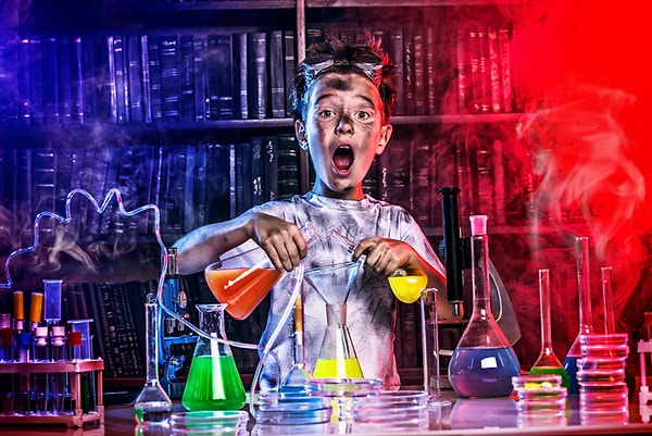 12. Посуда для химических опытов, похожая на запятую, называется...