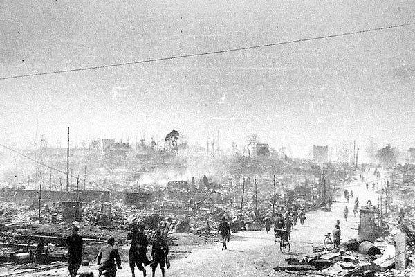 1945: Tokyo Büyük Bombardımanı.