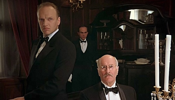 11. Кто является автором детективного романа "Десять негритят"?