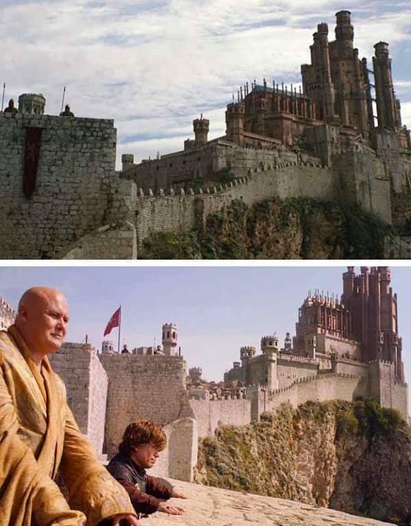 Ardından Kral Toprakları'ndaki Kızıl Kale (Red Keep) bizlere göz kırpıyor. Varys ve Tyrion'un bir zamanlar bulunduğu yeri neredeyse aynı açıdan göstermeleri güzel bir gönderme olmuş.