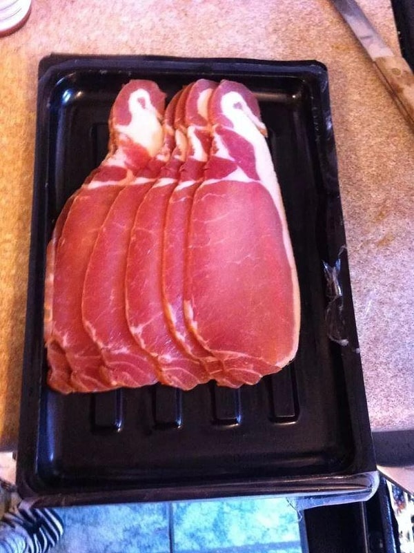 19. Эти кусочки бекона похожи на пингвинов