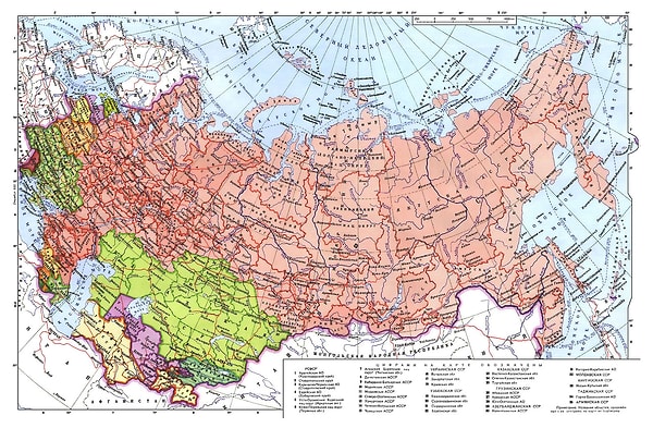3. Какое минимальное количество республик входило в состав СССР?
