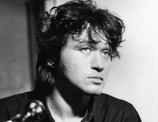 1. Как зовут этого человека?