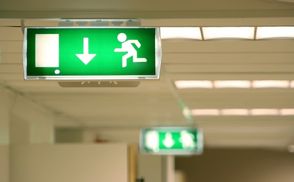 9. Как вы обычно поступаете в чрезвычайных ситуациях?