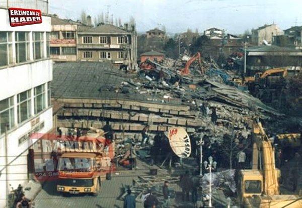 1992: Erzincan'da Richter ölçeğine göre 6.8 şiddetindeki depremde 653 kişi öldü.