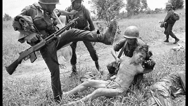 1968: Vietnam Savaşı sırasında My Lai katliamı gerçekleştirildi.