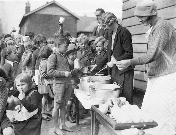 9. И неужели вспомните, в каком месяце 1929 г. потерпела крах Нью-Йоркская биржа и началась Великая Депрессия?