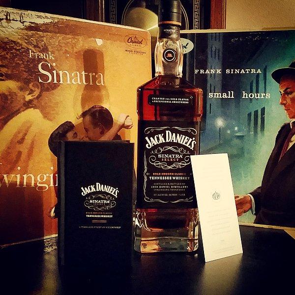 Frank Sinatra tarafından keşfedilen ve 50’li yıllarda Fortune dergisi tarafından gayriresmi viski olarak ilan edilen Jack Daniel’s, Washington’lı politikacıların ve Hollywood’un önde gelenlerinin içkisi olarak ününü giderek arttırdı.