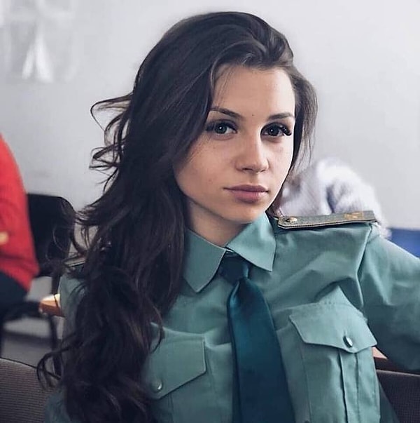 19. Красивая, смелая, в форме