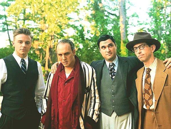 14. Tom Hardy’nin, ünlü mafya babası Al Capone’a hayat verdiği Fonzo filminden bir görsel yayınlandı.