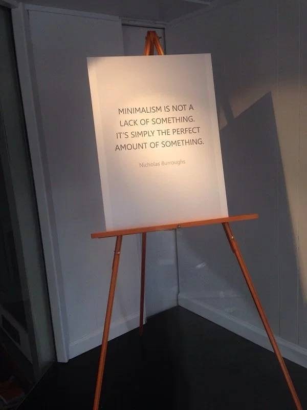 25. "Минимализм - это не нехватка вещей. Это всего лишь идеальное их количество" (Nicholas Burroughs)
