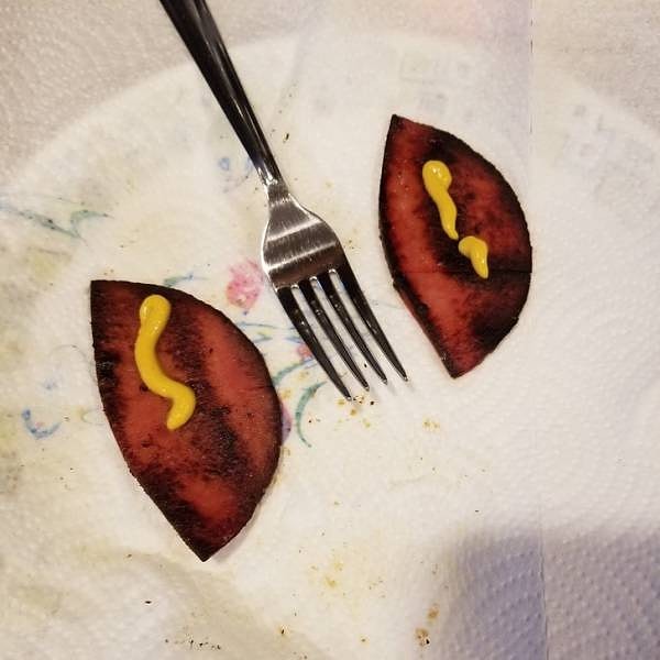 14. "Моя девушка попросила приготовить ей завтрак". Аппетитно. А какая подача!