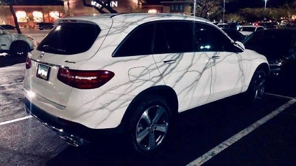 17. Тень на этом автомобиле создает ощущение того, что он мраморный.