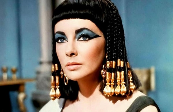 8. Древнеегипетская царица Клеопатра была из рода...