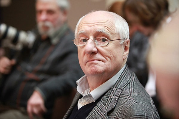 4. Про кого в названии фильма Марка Захарова говорится "тот самый"?