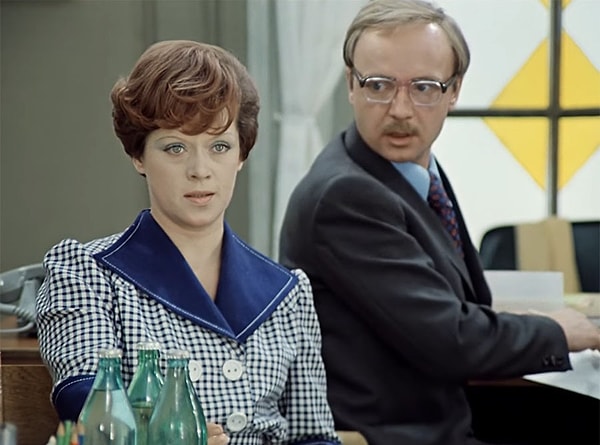 10. Вспомните фамилию главного героя фильма "Служебный роман":